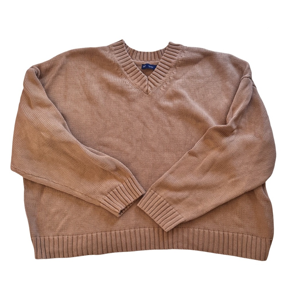 GAP women’s V-Neck Sweater in Warm Brown. Hip length. Boxy fit.